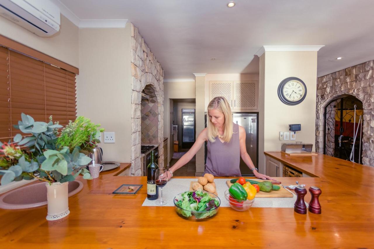 Whale Waters Self Catering Gansbaai Apartment De Kelders Bagian luar foto
