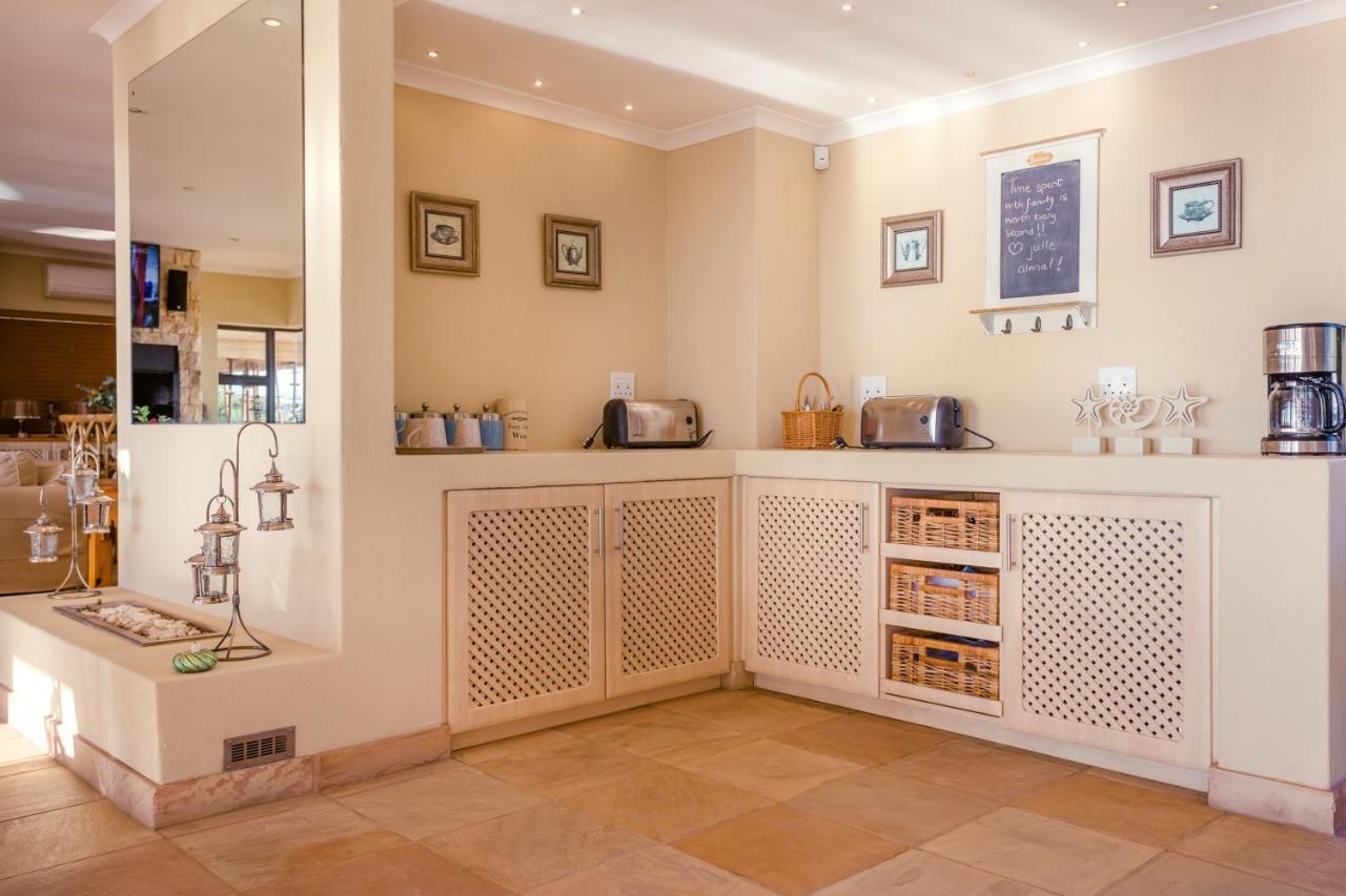 Whale Waters Self Catering Gansbaai Apartment De Kelders Bagian luar foto